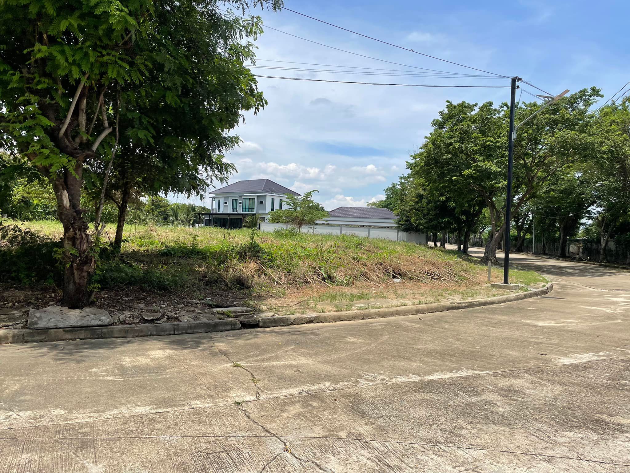 ขายที่ดินติดน้ำ หมู่บ้านไม้อิงธาร บางกรวย ใกล้มหิดล ศาลายา 200-600 ตรว.